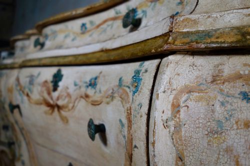 19TH CENTURY ITALIAN VENETIAN PAINTED BOMBE SIDEBOARD COMMODE - ADDITIONAL PHOTO 10