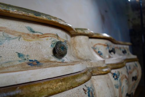 19TH CENTURY ITALIAN VENETIAN PAINTED BOMBE SIDEBOARD COMMODE - ADDITIONAL PHOTO 13