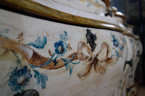 19TH CENTURY ITALIAN VENETIAN PAINTED BOMBE SIDEBOARD COMMODE - ADDITIONAL PHOTO 14