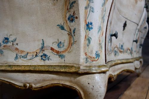 19TH CENTURY ITALIAN VENETIAN PAINTED BOMBE SIDEBOARD COMMODE - ADDITIONAL PHOTO 16