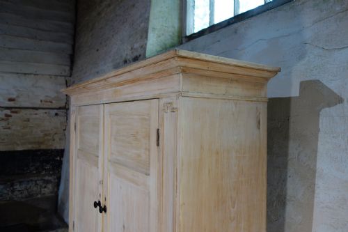 AN ANTIQUE 19TH CENTURY BLEACHED HOUSEKEEPERS CUPBOARD DRAWERS - ADDITIONAL PHOTO 2