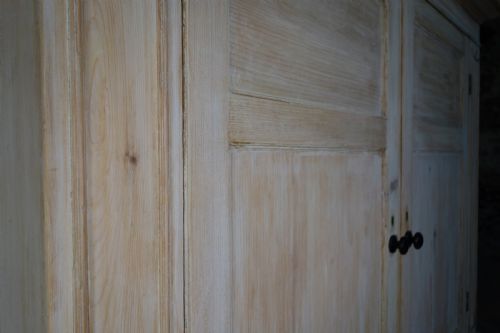 AN ANTIQUE 19TH CENTURY BLEACHED HOUSEKEEPERS CUPBOARD DRAWERS - ADDITIONAL PHOTO 5