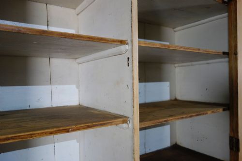 AN ANTIQUE 19TH CENTURY BLEACHED HOUSEKEEPERS CUPBOARD DRAWERS - ADDITIONAL PHOTO 11