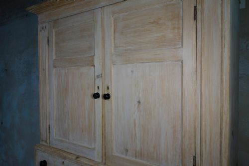 AN ANTIQUE 19TH CENTURY BLEACHED HOUSEKEEPERS CUPBOARD DRAWERS - ADDITIONAL PHOTO 14