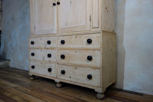 AN ANTIQUE 19TH CENTURY BLEACHED HOUSEKEEPERS CUPBOARD DRAWERS - ADDITIONAL PHOTO 15