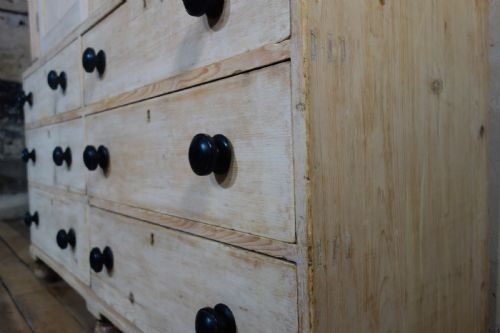 AN ANTIQUE 19TH CENTURY BLEACHED HOUSEKEEPERS CUPBOARD DRAWERS - ADDITIONAL PHOTO 16