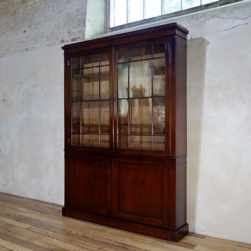 A LARGE NARROW THIN GEORGIAN MAHOGANY GLAZED BOOKCASE - ADDITIONAL PHOTO 5