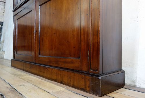 A LARGE NARROW THIN GEORGIAN MAHOGANY GLAZED BOOKCASE - ADDITIONAL PHOTO 7