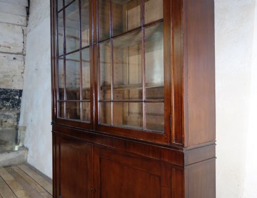 A LARGE NARROW THIN GEORGIAN MAHOGANY GLAZED BOOKCASE - ADDITIONAL PHOTO 8