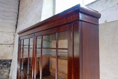 A LARGE NARROW THIN GEORGIAN MAHOGANY GLAZED BOOKCASE - ADDITIONAL PHOTO 9