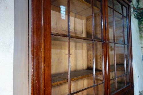 A LARGE NARROW THIN GEORGIAN MAHOGANY GLAZED BOOKCASE - ADDITIONAL PHOTO 13