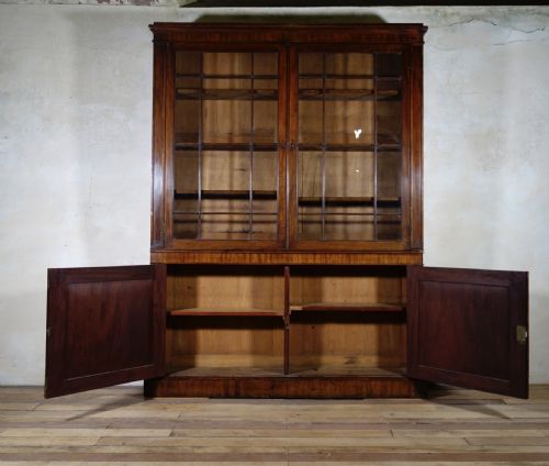 A LARGE NARROW THIN GEORGIAN MAHOGANY GLAZED BOOKCASE - ADDITIONAL PHOTO 14