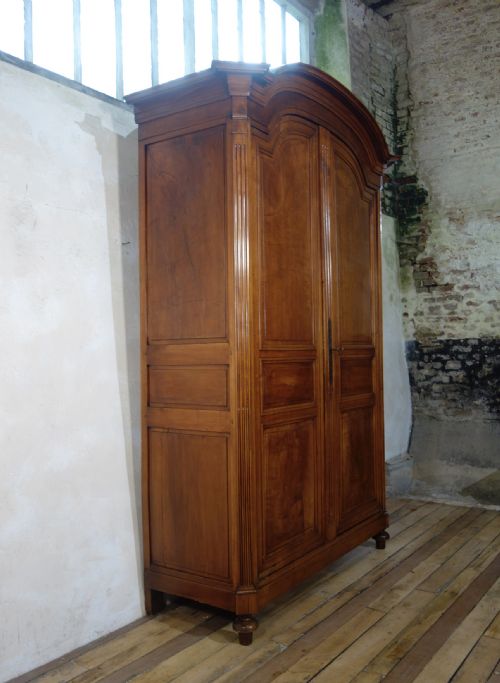 AN EXTREMELY LARGE FRENCH 18TH CENTURY LOUIS XVI WALNUT ARMOIRE WARDROBE CUPBOARD - ADDITIONAL PHOTO 2