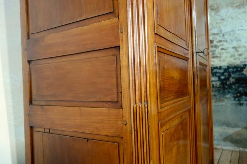 AN EXTREMELY LARGE FRENCH 18TH CENTURY LOUIS XVI WALNUT ARMOIRE WARDROBE CUPBOARD - ADDITIONAL PHOTO 1