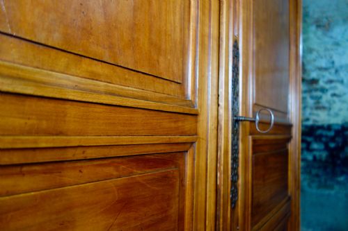 AN EXTREMELY LARGE FRENCH 18TH CENTURY LOUIS XVI WALNUT ARMOIRE WARDROBE CUPBOARD - ADDITIONAL PHOTO 5