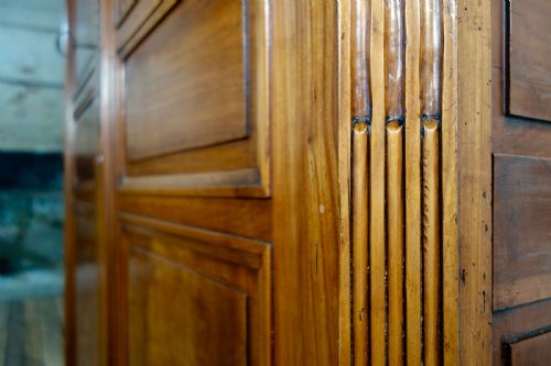 AN EXTREMELY LARGE FRENCH 18TH CENTURY LOUIS XVI WALNUT ARMOIRE WARDROBE CUPBOARD - ADDITIONAL PHOTO 6