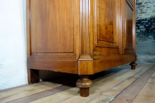 AN EXTREMELY LARGE FRENCH 18TH CENTURY LOUIS XVI WALNUT ARMOIRE WARDROBE CUPBOARD - ADDITIONAL PHOTO 9