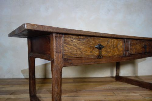A LARGE 17TH CENTURY SPANISH CHESTNUT SERVING IBERIAN TABLE - ADDITIONAL PHOTO 3