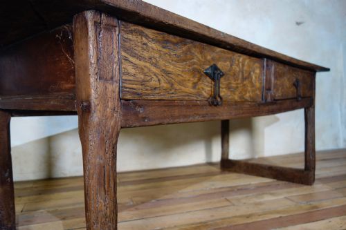 A LARGE 17TH CENTURY SPANISH CHESTNUT SERVING IBERIAN TABLE - ADDITIONAL PHOTO 5