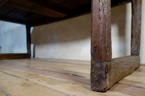 A LARGE 17TH CENTURY SPANISH CHESTNUT SERVING IBERIAN TABLE - ADDITIONAL PHOTO 9