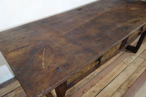 A LARGE 17TH CENTURY SPANISH CHESTNUT SERVING IBERIAN TABLE - ADDITIONAL PHOTO 10