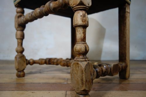 A BAROQUE FLEMISH 18TH CENTURY TAPESTRY UPHOLSTERED SIDE CHAIR BLEACHED - ADDITIONAL PHOTO 6