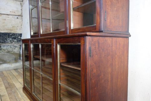 A REGENCY MAHOGANY GLAZED LIBRARY BOOKCASE PARCELGILT - ADDITIONAL PHOTO 1