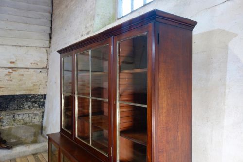 A REGENCY MAHOGANY GLAZED LIBRARY BOOKCASE PARCELGILT - ADDITIONAL PHOTO 2