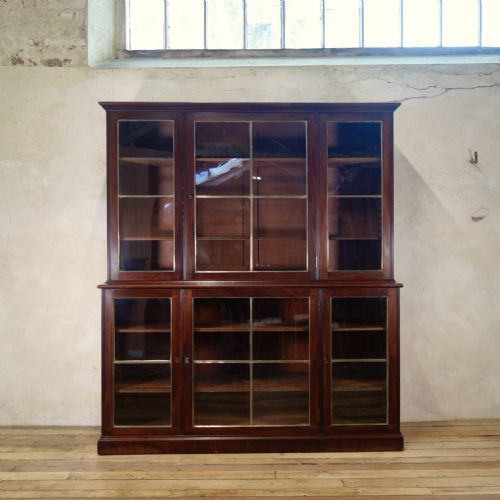a regency mahogany glazed library bookcase parcelgilt - CATEGORY: ANTIQUE BOOKCASES - DATED REGENCY