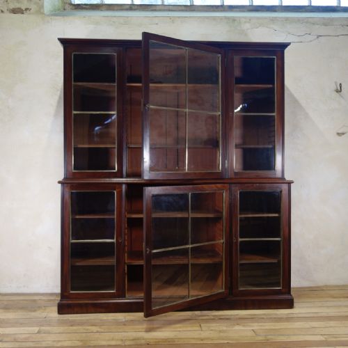A REGENCY MAHOGANY GLAZED LIBRARY BOOKCASE PARCELGILT - ADDITIONAL PHOTO 10