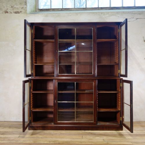 A REGENCY MAHOGANY GLAZED LIBRARY BOOKCASE PARCELGILT - ADDITIONAL PHOTO 11
