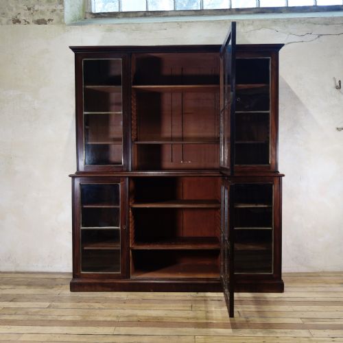 A REGENCY MAHOGANY GLAZED LIBRARY BOOKCASE PARCELGILT - ADDITIONAL PHOTO 13