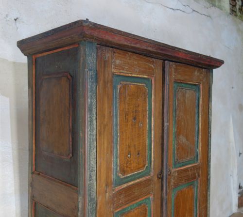 A SMALL 19TH CENTURY FOLK ART PAINTED CUPBOARD - ADDITIONAL PHOTO 2