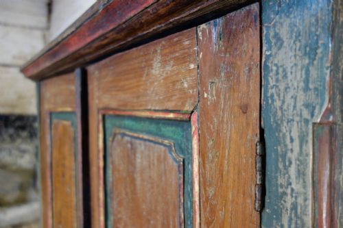 A SMALL 19TH CENTURY FOLK ART PAINTED CUPBOARD - ADDITIONAL PHOTO 10