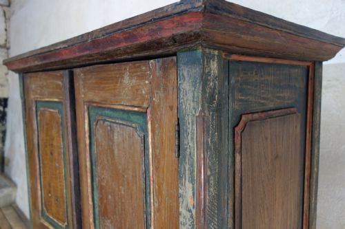 A SMALL 19TH CENTURY FOLK ART PAINTED CUPBOARD - ADDITIONAL PHOTO 11