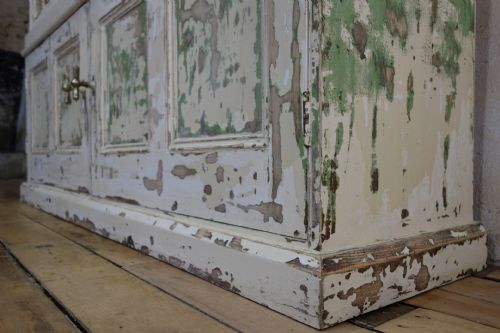 A LARGE 19TH CENTURY PAINTED GLAZED BOOKCASE CABINET - ADDITIONAL PHOTO 3