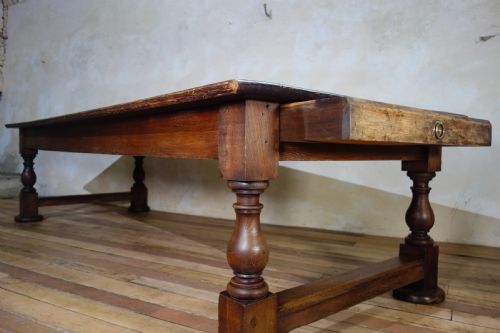 A LARGE HISTORICALLY IMPORTANT 19TH CENTURY OAK REFECTORY DINING TABLE MUSEUM - ADDITIONAL PHOTO 3