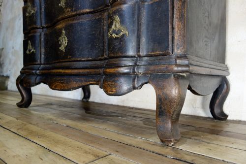 A LARGE 18TH CENTURY DANISH BAROQUE EBONISED COMMODE - ADDITIONAL PHOTO 1