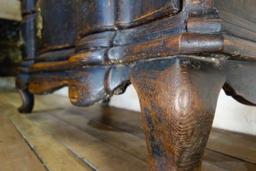 A LARGE 18TH CENTURY DANISH BAROQUE EBONISED COMMODE - ADDITIONAL PHOTO 2