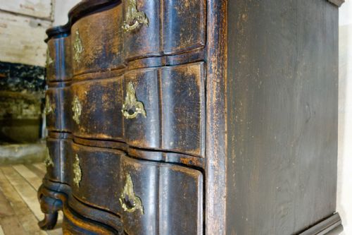 A LARGE 18TH CENTURY DANISH BAROQUE EBONISED COMMODE - ADDITIONAL PHOTO 5
