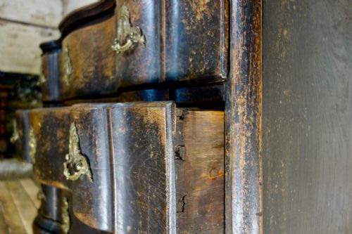 A LARGE 18TH CENTURY DANISH BAROQUE EBONISED COMMODE - ADDITIONAL PHOTO 6