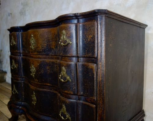 A LARGE 18TH CENTURY DANISH BAROQUE EBONISED COMMODE - ADDITIONAL PHOTO 9