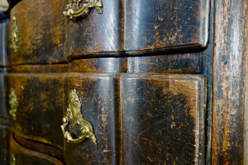 A LARGE 18TH CENTURY DANISH BAROQUE EBONISED COMMODE - ADDITIONAL PHOTO 10