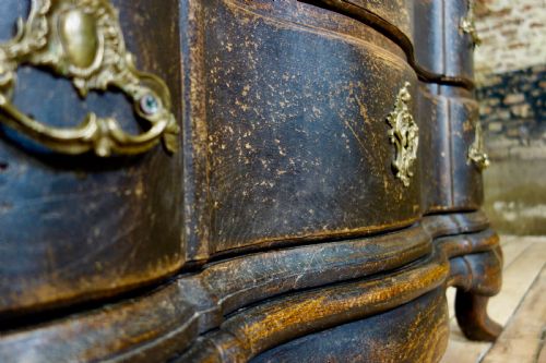 A LARGE 18TH CENTURY DANISH BAROQUE EBONISED COMMODE - ADDITIONAL PHOTO 14
