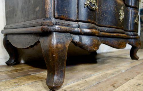 A LARGE 18TH CENTURY DANISH BAROQUE EBONISED COMMODE - ADDITIONAL PHOTO 15