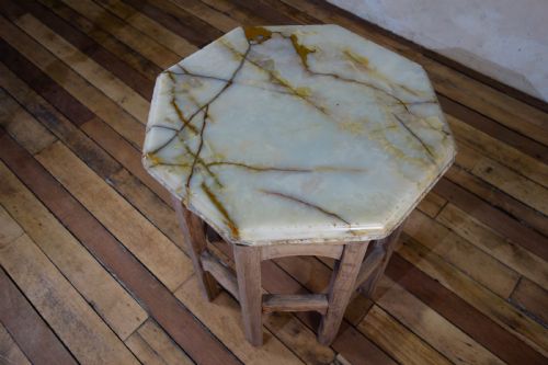 A 19TH CENTURY BLEACHED OAK OCTAGONAL SIDE TABLE ONYX TOP - ADDITIONAL PHOTO 11