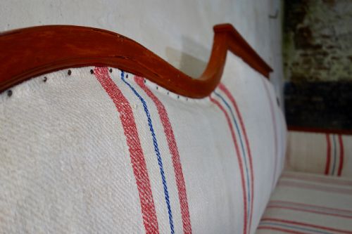 19TH CENTURY PAINTED GUSTAVIAN SOFA IN ORIGINAL FALU RED PAINT - ADDITIONAL PHOTO 5
