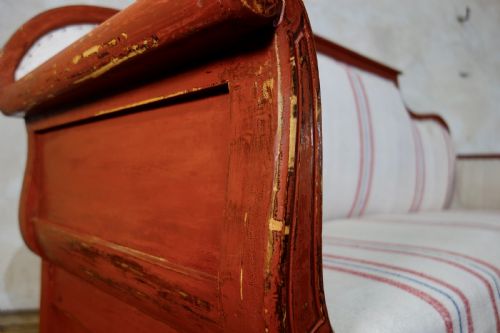 19TH CENTURY PAINTED GUSTAVIAN SOFA IN ORIGINAL FALU RED PAINT - ADDITIONAL PHOTO 10