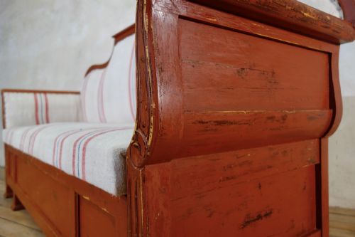 19TH CENTURY PAINTED GUSTAVIAN SOFA IN ORIGINAL FALU RED PAINT - ADDITIONAL PHOTO 11