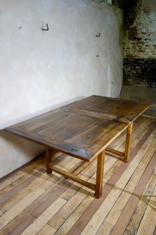 AN 18TH CENTURY FRENCH FRUITWOOD PROVINCIAL EXTENDING FARMHOUSE TABLE - ADDITIONAL PHOTO 2